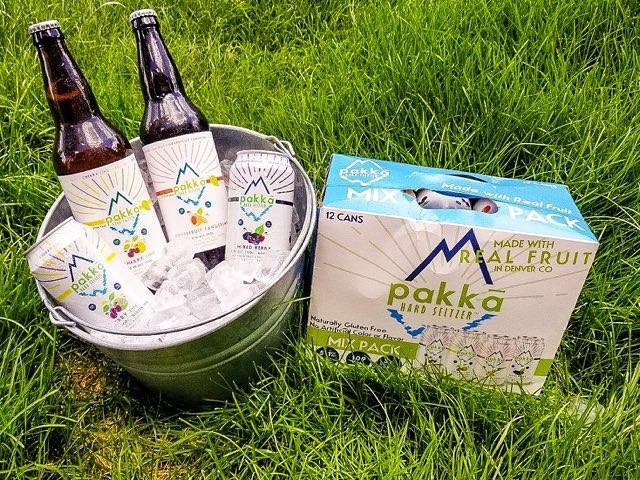 pakkaseltzer's tweet photo. Start your summer with seltzer! Load up on Pakkā hard seltzer before your Memorial Day traditions today.
Now available at Epic Brewing and retail stores across Colorado. Please enjoy responsibly. 🇺🇲🤘🏽🍻
#BePakka https://t.co/SmWzUVs2wg