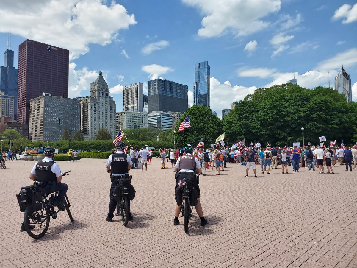 Chicago police bike units and foot patrolls have been on the outskirts of this rally since the beginning.  #Chicago  #COVIDー19