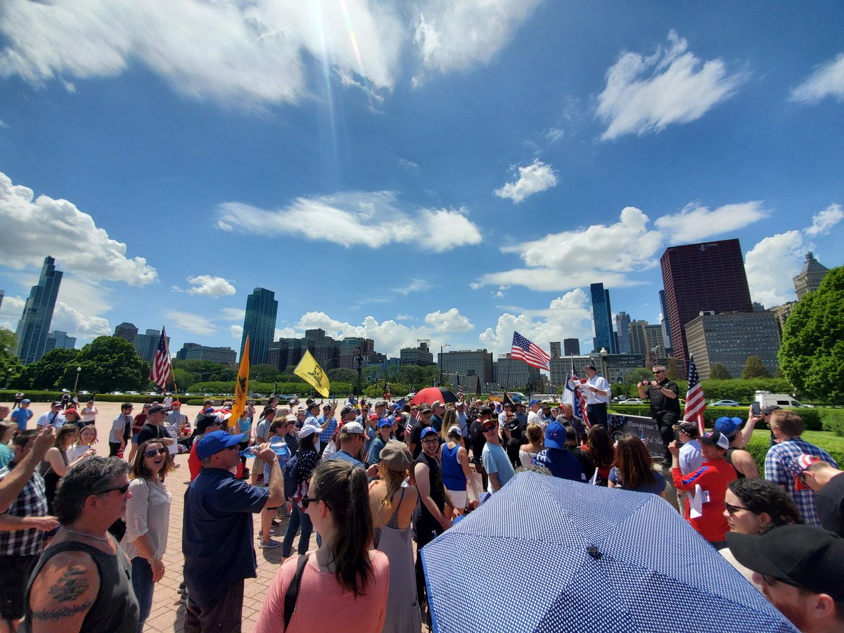 The organizer of this rally has told protesters that police alerted them to complaints about social distancing. A roar of boos came from the crowd with folks yelling, "We aren't doing that", "Arrest us all pigs" and "Who fucking snitched" #Chicago  #COVIDー19