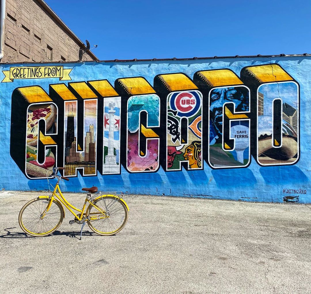 Yellow, beautiful! 👋 Great mural shot by 📷: <a href="/aherrell/">Alison Herrell</a>

#publicbikes #muralmonday #exploreyourcity #greetingsfromchicago #logansquare