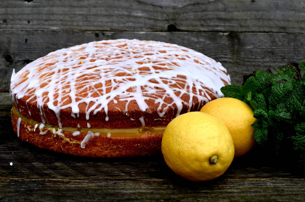 runningfoxcafe's tweet photo. Our midweek cake sale is back on! 3 slices of our cakes or traybakes for £5. Order Now via Click & Collect on our website for collection on Wednesday. Collect from Felton or Longframlington. #foxytreats #thesweetestthing #cakeaway #midweekmunchies #foxybakers https://t.co/4lmQtOWMSV