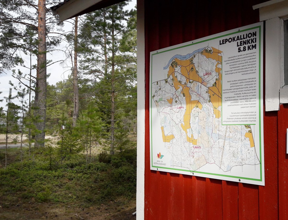 Vuoden verran on kökkää pukannut tiiviiseen tahtiin Lepokallion lenkin tiimoilta. Lopulta alkaa olla valmista! Ja tamppaajiakin on piisannut 😊

Tervetuloa tutustumaan reittiin! 🌲

#kökkä #metsä #polku #polkujuoksu #retkeily #Hanhikoski #Ylistaro #Seinäjoki #Avaruudenpääkaupunki