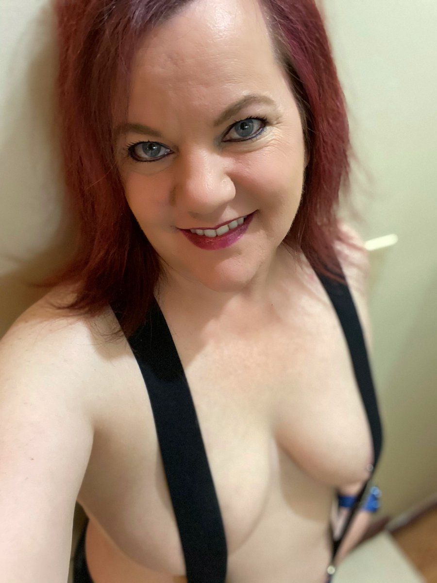 msAmandakasbh's tweet photo. Making the most of a long rainy weekend💋
#swinger #swingerpics #milf #krazykasbh #krazytruth https://t.co/1vzMZYBx08