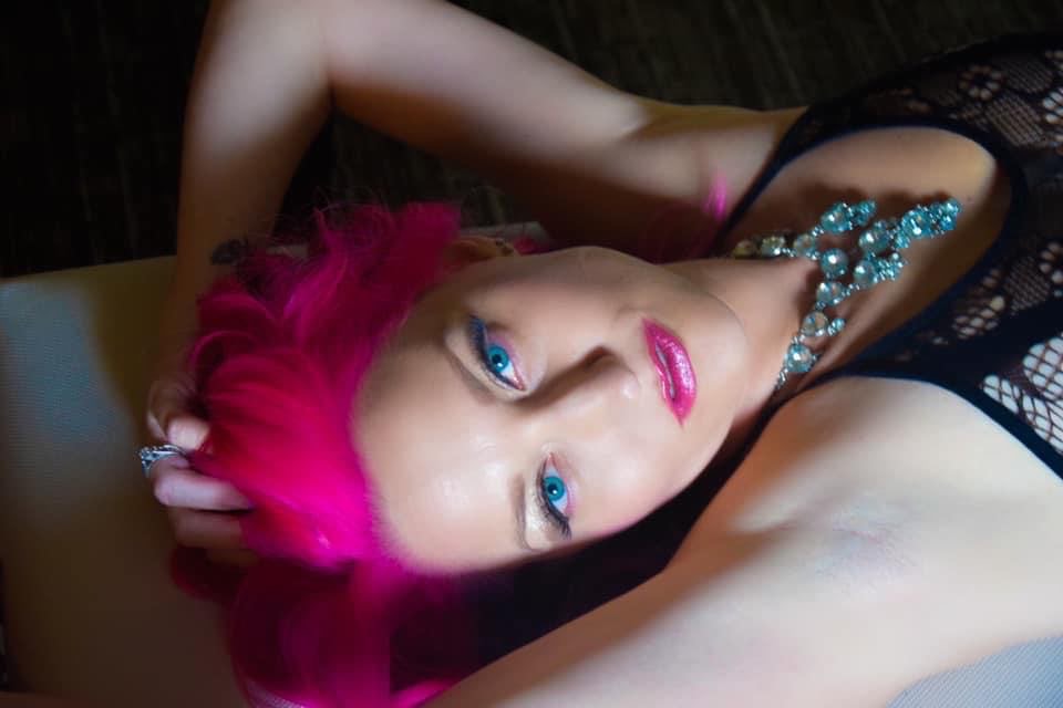 AngelDa70249713's tweet photo. Photographer Marquis Campbell
#blueeyez #pinkhair #pinklips #boudoirphotography https://t.co/4YLYKDBLAl
