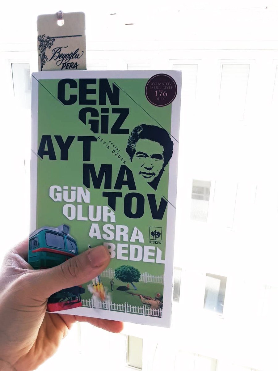 cnrskr94's tweet photo. Bozkırda bir cenazeyi ata mezarlığına defnetmeye çalışan yerli halk ile uzayda yaşam bulan kozmonotların sistemle cebelleşmeleri iç içe. okundu. #günolurasrabedel @mavi__ayrac @Kitapcennet @BulvariKitap #kitapokuyalım #kitaptavsiye #CengizAytmatov https://t.co/OmgtNfUtOa