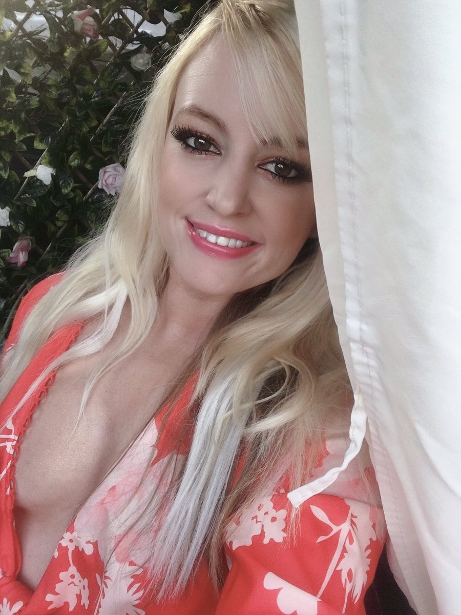 misskellywaite's tweet photo. Just a bit of #Lockdown sharing☺️hope everyone is coping ok especially those #selfisolating 🥰💗#BeKind https://t.co/hEyzn3LOoa