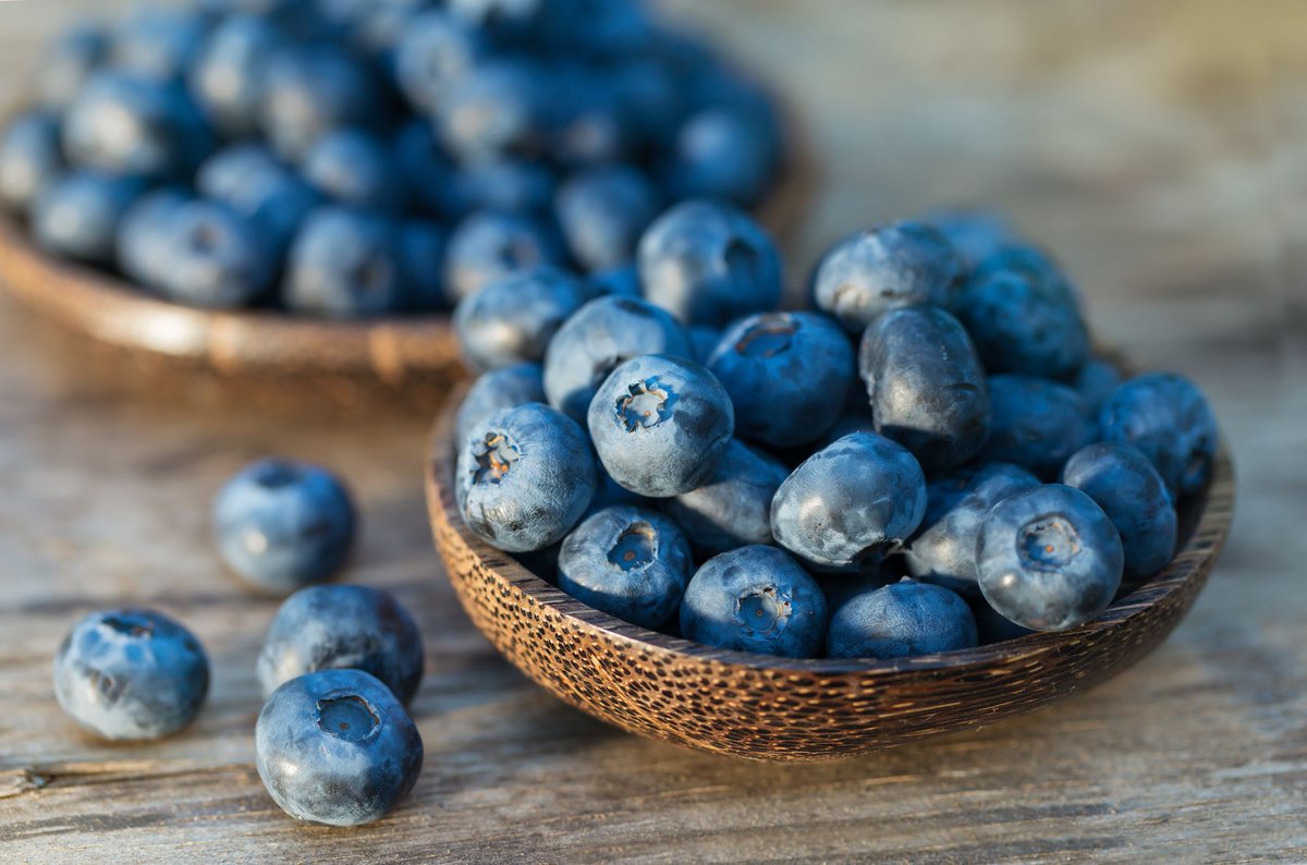 Eat these foods daily (or at least often): bit.ly/2Zn1evq #HarvardHealth