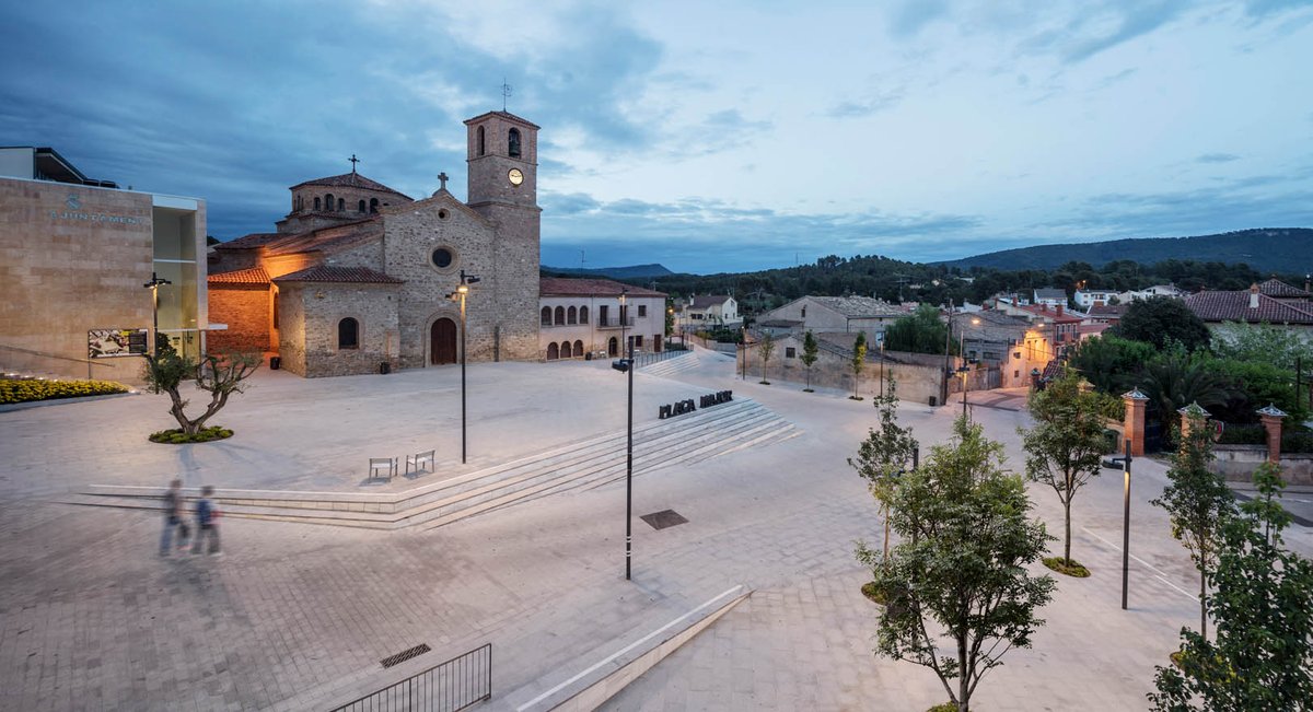 b_guided's tweet photo. Out and about again! The urban regeneration of the main square in Ódena (Barcelona province) is a subtle but powerful intervention by SCOB Arquitectura Y Paisaje @b_guided https://t.co/64u6J8M449 https://t.co/v2QOoJcCDh