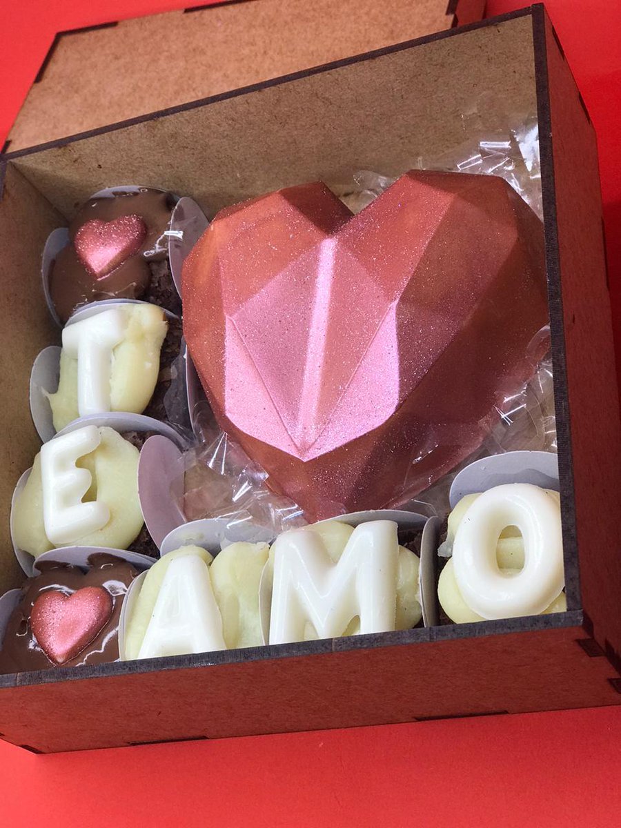 emillyhlvss's tweet photo. NOVIDADEEEE PARA O DIA DOS NAMORADOS!!!
Olha essa caixa que coisa mais fofa 🥰 e incrível para presentear quem você ama 😍♥️
1 Coração lapidado 200g + 7 brownies TAM P
#coraçãolapidado #brownie #caixapresente https://t.co/7v88FYL8vf
