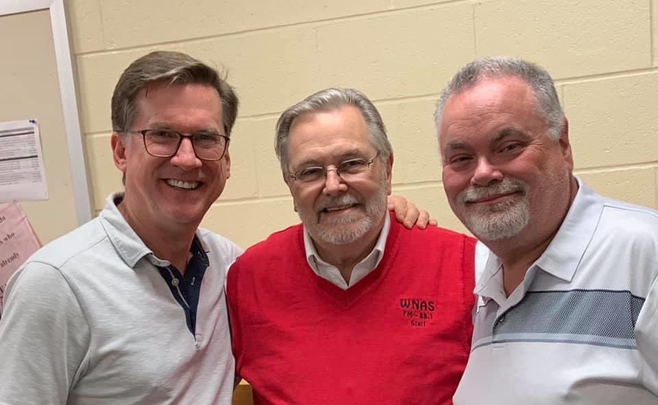Our condolences go out to the Kelly Family &amp; all of New Albany.

Legendary teacher and broadcaster, Lee Kelly passed away this morning.

Without Mr. Kelly high school radio would not be where it is today. 

Thank you Mr. Kelly for your dedication and love to students.