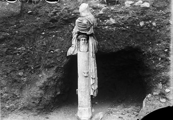 Less than two weeks after starting the first Athenian Agora excavations, the ASCSA archeological team discovered on June 4 1931, this Hermaic stele which supported a draped woman holding a child. Excavation photos by T. Leslie Shear & two catalog cards describing the find.