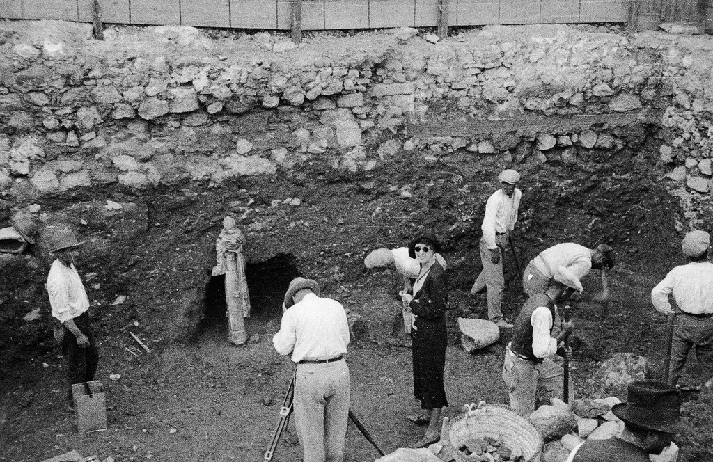 Less than two weeks after starting the first Athenian Agora excavations, the ASCSA archeological team discovered on June 4 1931, this Hermaic stele which supported a draped woman holding a child. Excavation photos by T. Leslie Shear & two catalog cards describing the find.