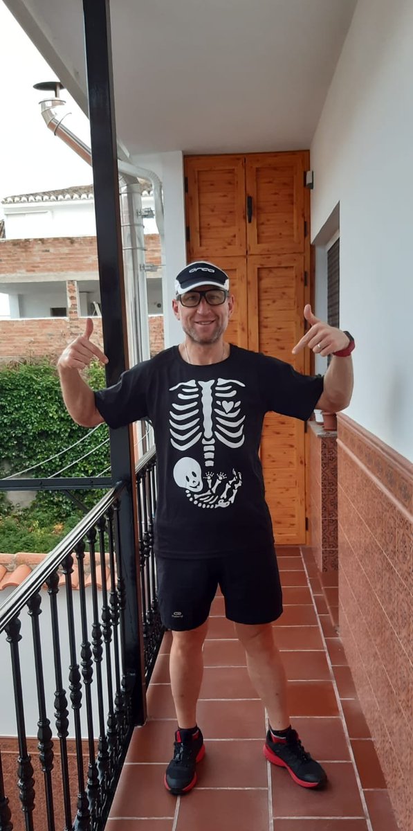 joanpebla's tweet photo. Desde @BRCaniles con la camiseta que me hice en el estreno de mi primera "Media" en Baza en 2016 pocos meses antes de tener a mi primer zagalillo. 
Pd: Para más friki todavía, decir que soy técnico de Rayos X 🤣🤣🤣
#DíaDelOrgulloFriki 
#ComunidadBR  
 #YosoyBeerRunners https://t.co/5qmQVjhuGe