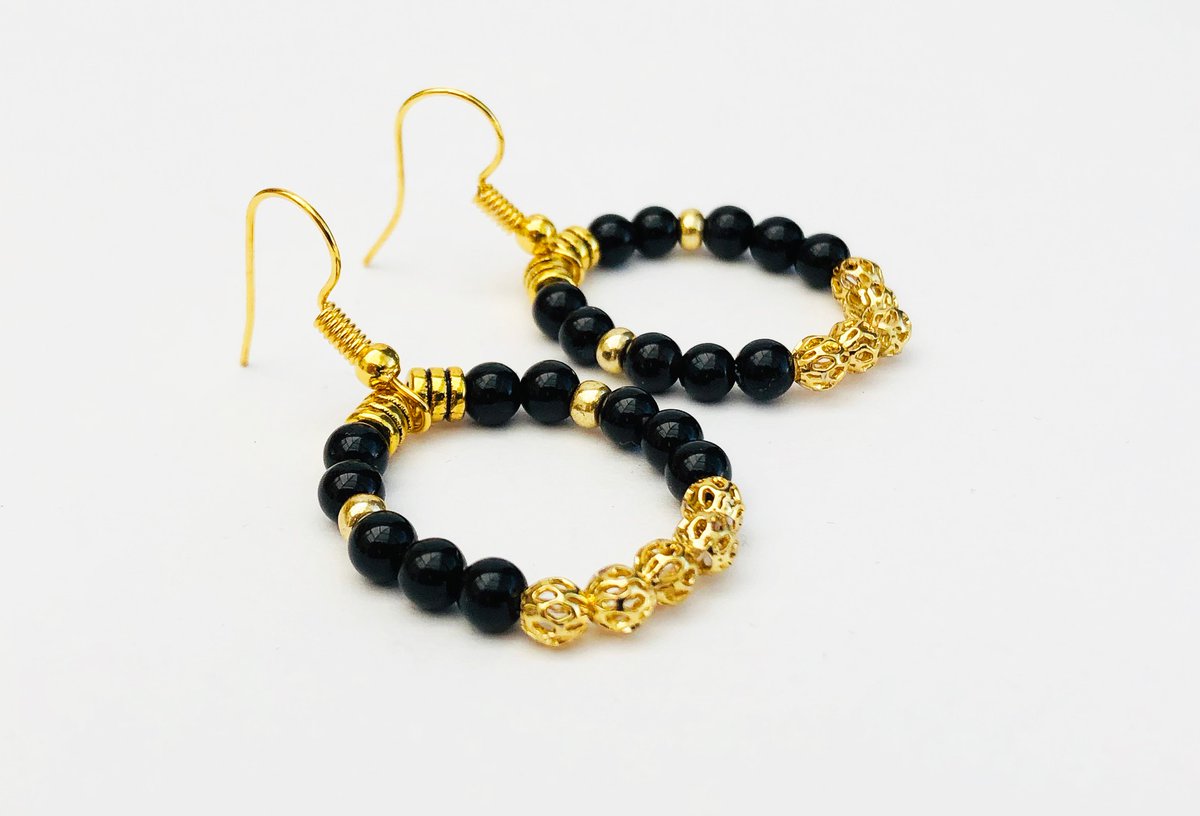 ValerieGiftsUK's tweet image. #HandmadeInUK Black Agate and Gold #Filigree Hollow Bead Hoop Dangle #Earrings. £9. Free UK shipping.

Add £2 to ship to US, Canada and across Europe. Free US shipping for orders over US$35. 
#ValerieGiftsUK #CreativeBizHour
etsy.me/2XoibmL