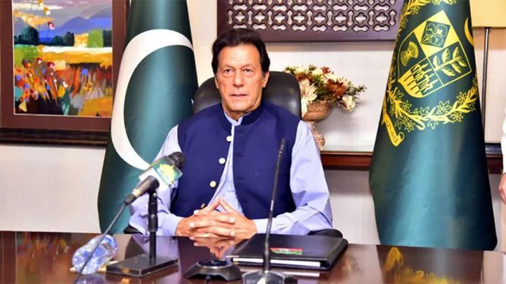 BURPTI's tweet photo. حکومت پھر سے ملک بھر میں مکمل لاک ڈاؤن کی تیاریاں کر رہا ہیں 
وزیراعظم صاحب بس کریں غریبوں کو اور تنگ مت کریں۔
@ImranKhanPTI https://t.co/rhk8M7rv3f