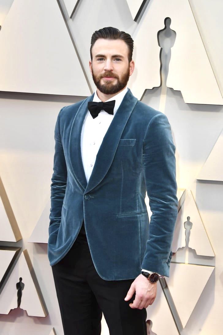 chris evans' clothing loses one by one as your scroll down — 𝒂 𝒕𝒉𝒓𝒆𝒂𝒅 