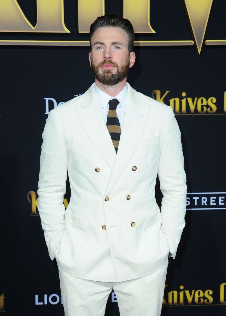 chris evans' clothing loses one by one as your scroll down — 𝒂 𝒕𝒉𝒓𝒆𝒂𝒅 