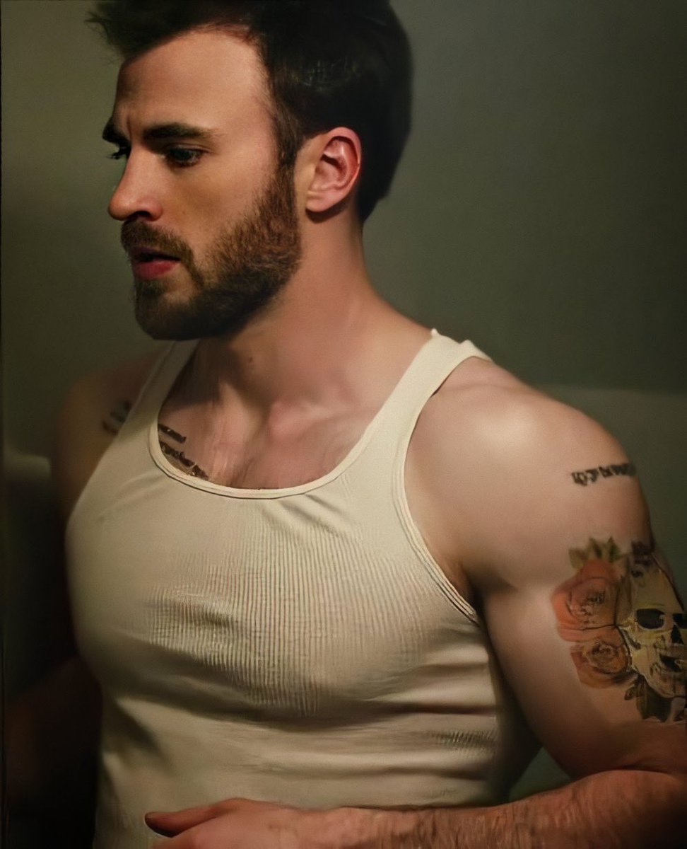 chris evans' clothing loses one by one as your scroll down — 𝒂 𝒕𝒉𝒓𝒆𝒂𝒅 