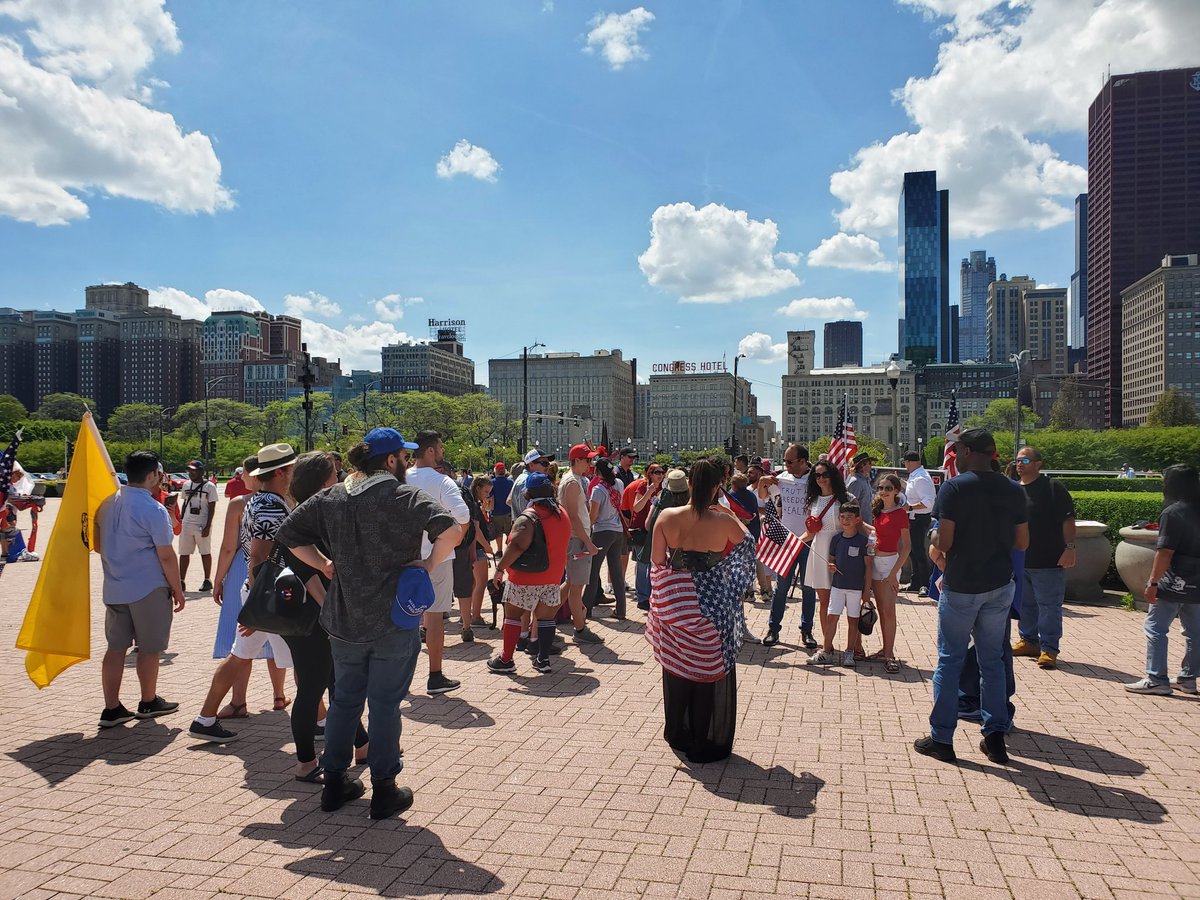 The rally is over and they are dispersing. #Chicago  #COVIDー19