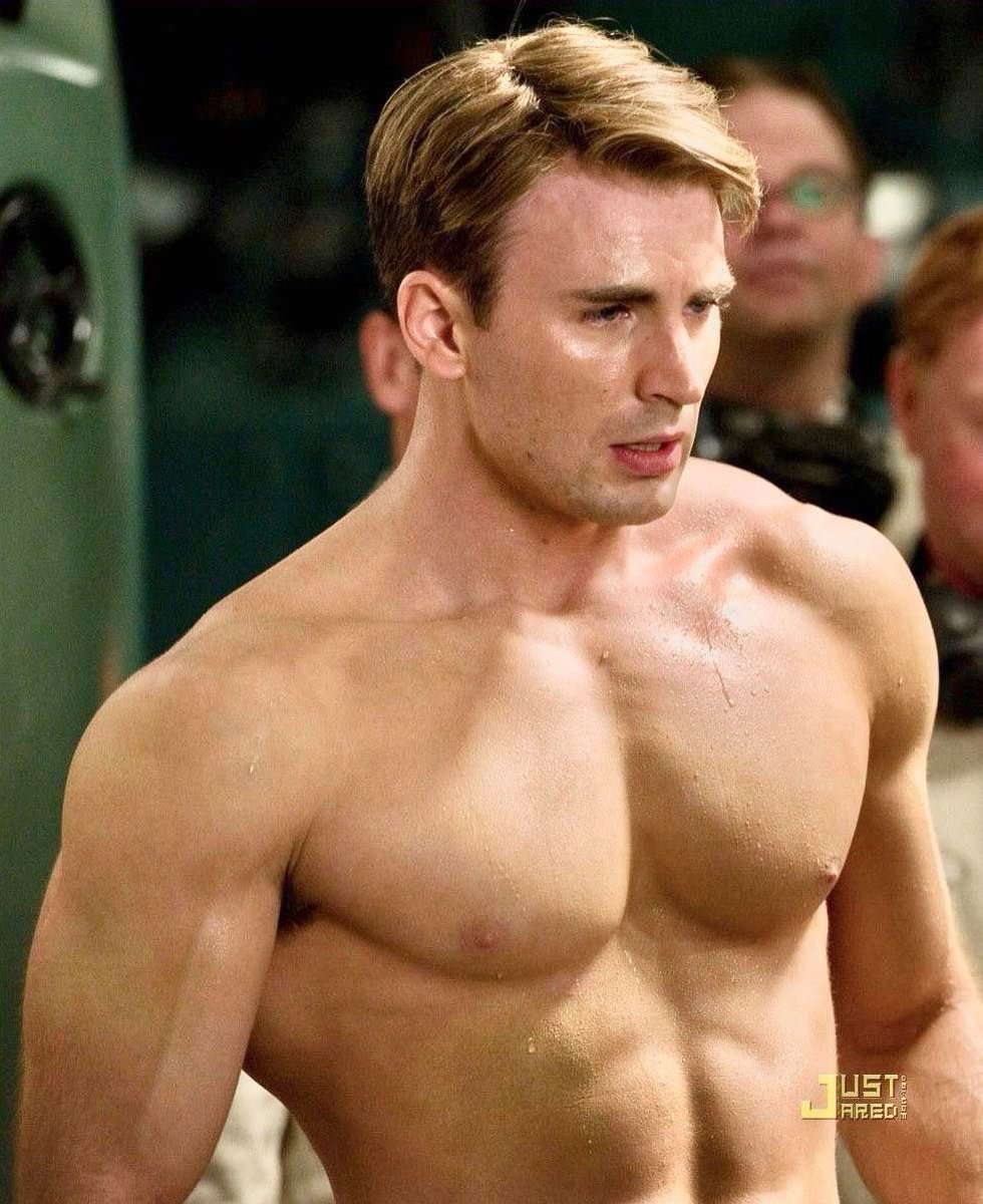 chris evans' clothing loses one by one as your scroll down — 𝒂 𝒕𝒉𝒓𝒆𝒂𝒅 