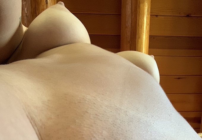 Sending out a pic in my onlyfans DMs soon! Only $5! https://t.co/2PhI4RGF49 https://t.co/vMnemorHLt<a href="/tag/mvsales"class="tags"><span>#mvsales</span></a>