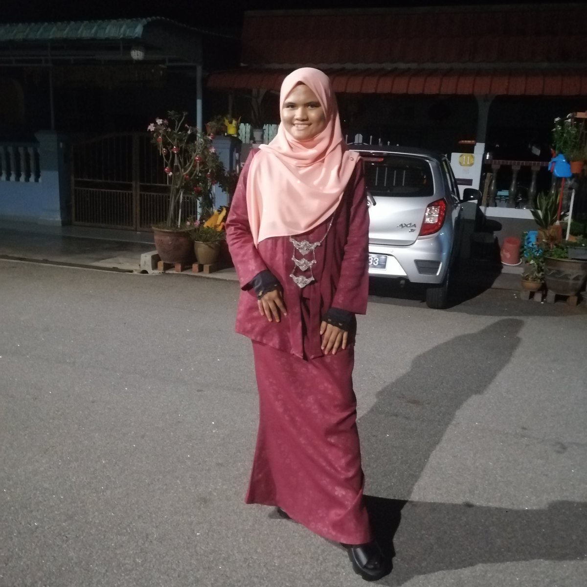 On Twitter Dulu Aku Sendiri Kini Masih Sendiri Hadapi Hidup Ini Susah Senang Diriku Tak Bertempat Mengadu Seperti Burung Kepatahan Sayapnyaaa Di Hati Kecilku Menaruh Harapan Selagi Hidup Belum