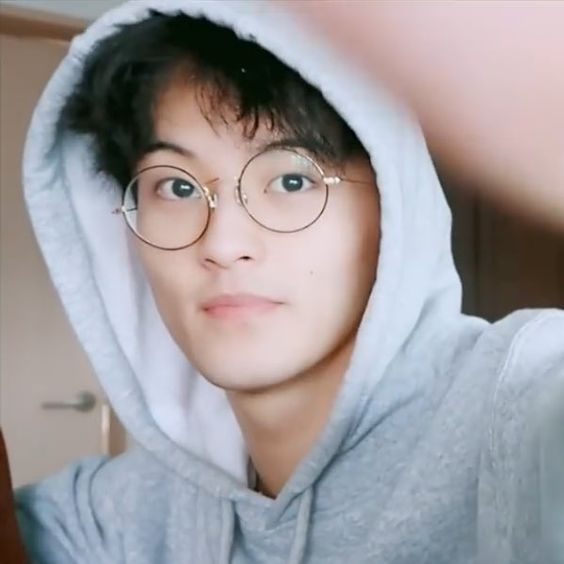 a thread of jungkook and marks sparkly eyes · ✧ . * ⊹ · ˚