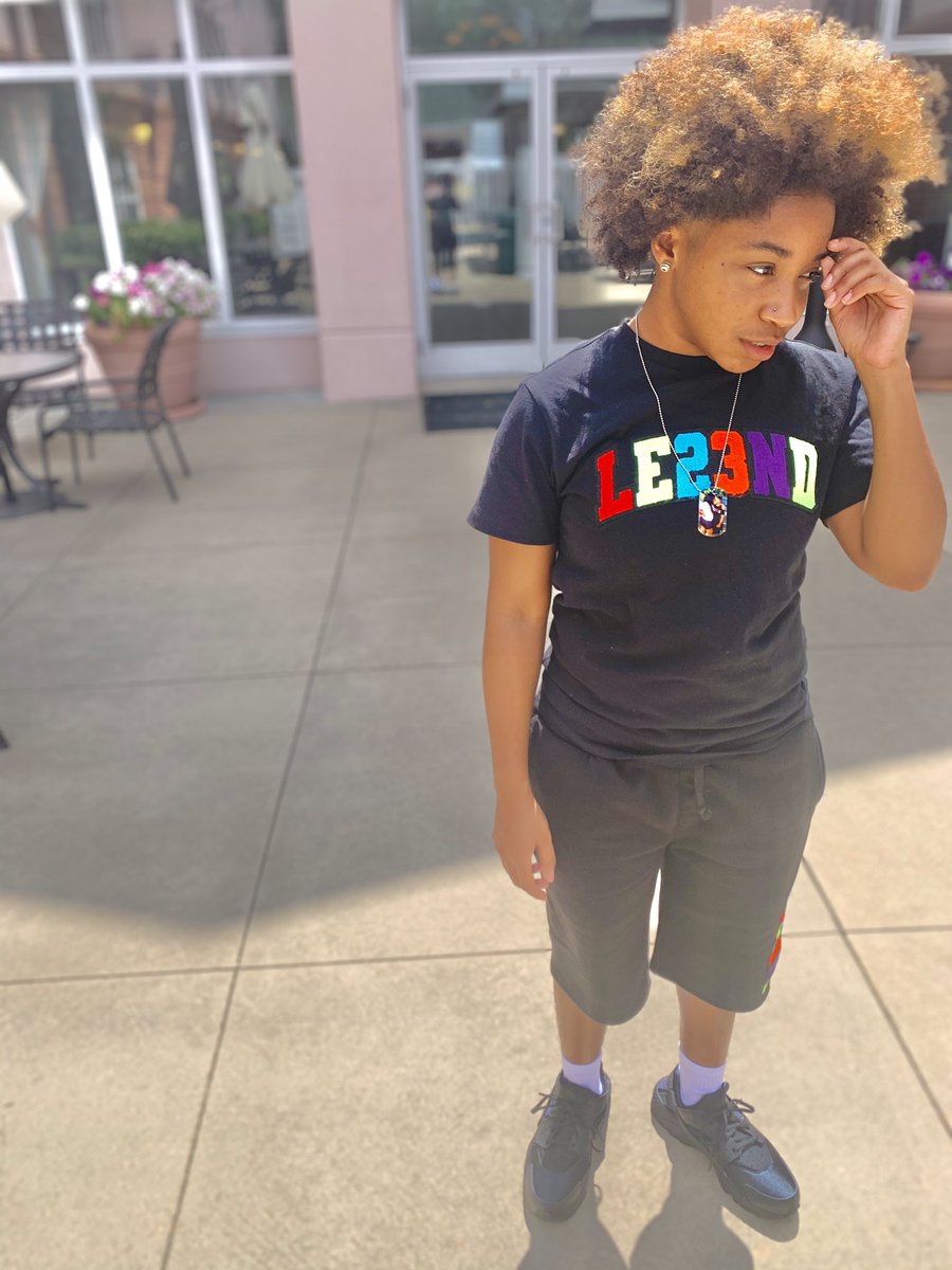 LiSaint4's tweet photo. Just coolin🥶🎓 https://t.co/XKjIL6EfoP