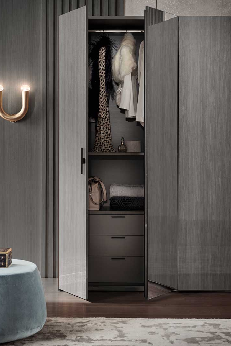 Italy2000usa's tweet photo. Fun fact:  WE SALE WARDROBES 🙌 https://t.co/jPMkUje0mi