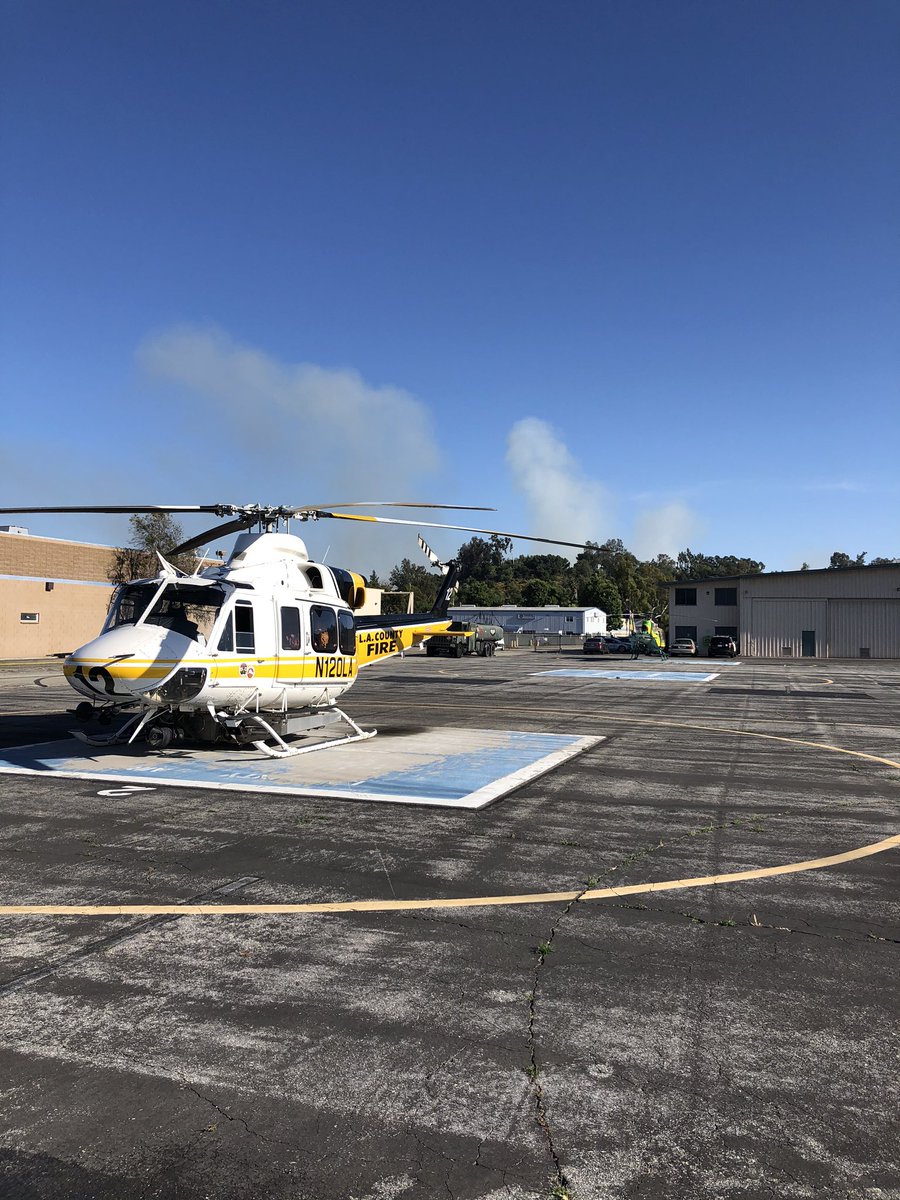 heli15firehawk's tweet photo. Headed to the brush fire! @heli15firehawk https://t.co/8nUBtlLyCk