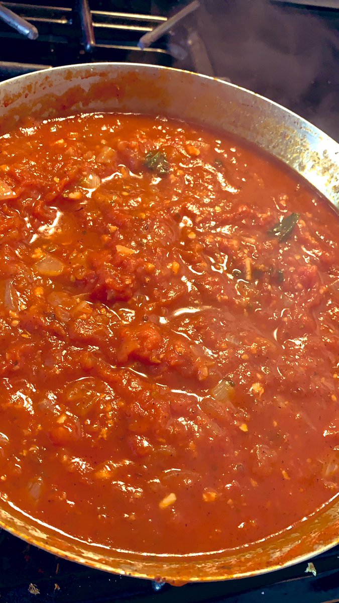 raider_rob24's tweet photo. Homemade Marinara Sauce! #chefroberto👨🏻🍳 #cookingwithroberto https://t.co/NyoT8VdTjt