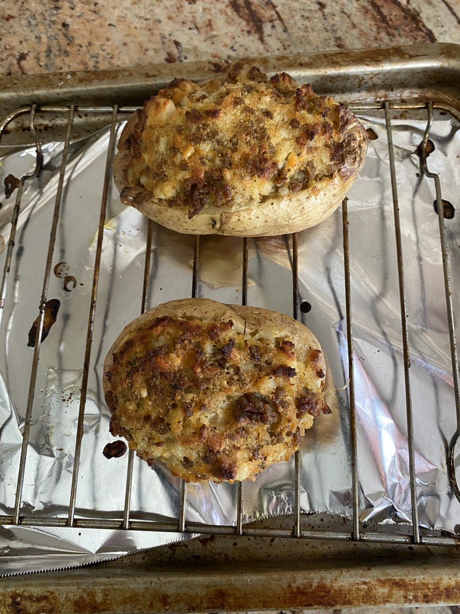 Left overs... I had 2 left over baked potatoes &amp; didn't feel like cooking... looked in the fridge <a href="/oldelpaso/">Old El Paso</a>  gr beef, <a href="/dfc_plc/">DFC / PLC</a> chedder, green onion... and a suddenly a dinner was served! topped with sour cream of course