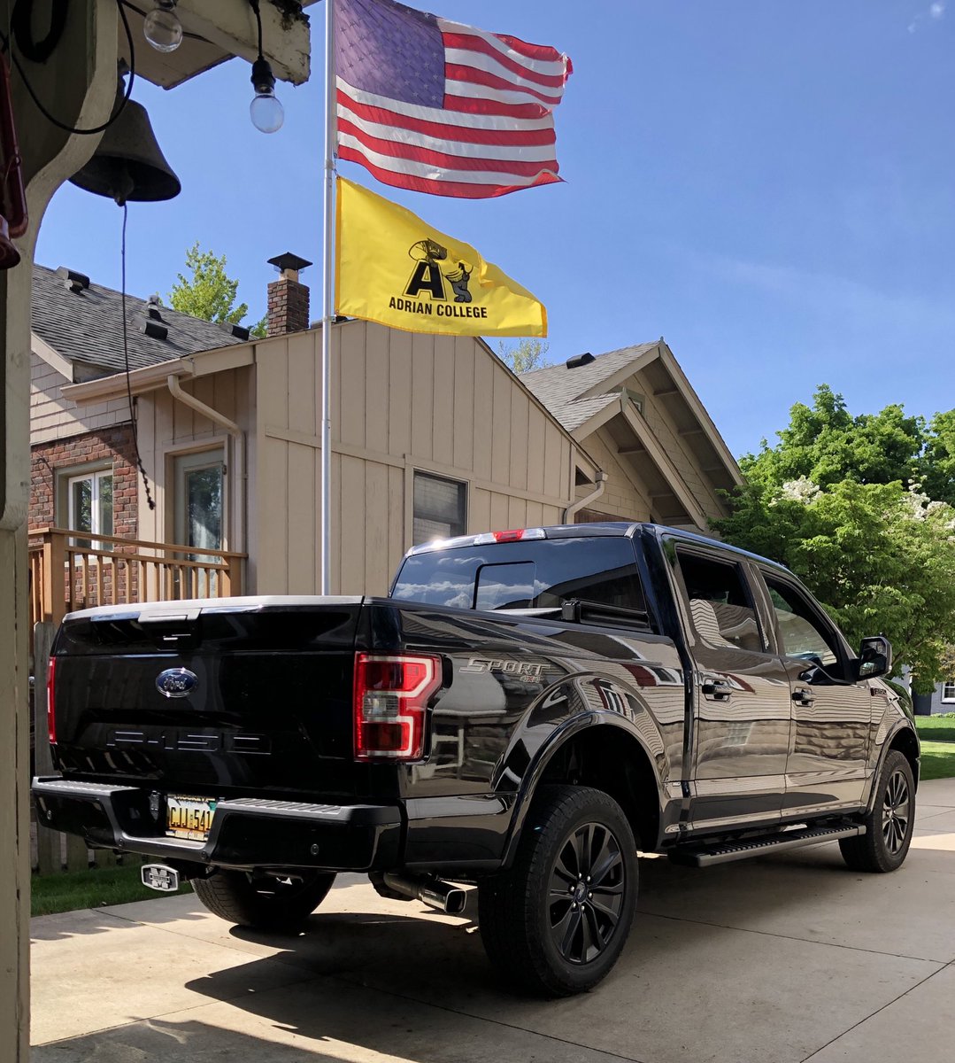 bbutzow's tweet photo. Happy Memorial Day ⁦@AdrianCollege⁩ https://t.co/u9VvQ1xO5X