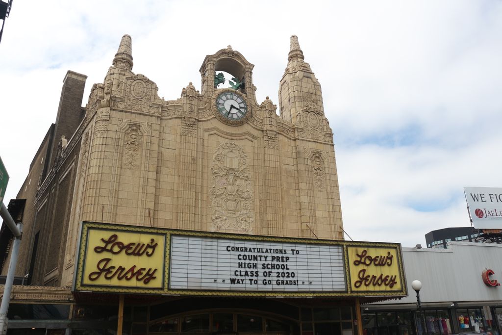 loewsjcommunity's tweet image. Thru Tues nite @HudsonCounty #CountyPrep #HighScool #ClassOf2020 is on #LoewsJersey marquee, lit 'til 9PM - you can take #graduation pix across from Loew's on JFKBlvd. It's our way to make up for #JerseyCity #commencement s canceled by #COVID__19 . Next #McNairAcademic Wed&amp;amp;Thurs