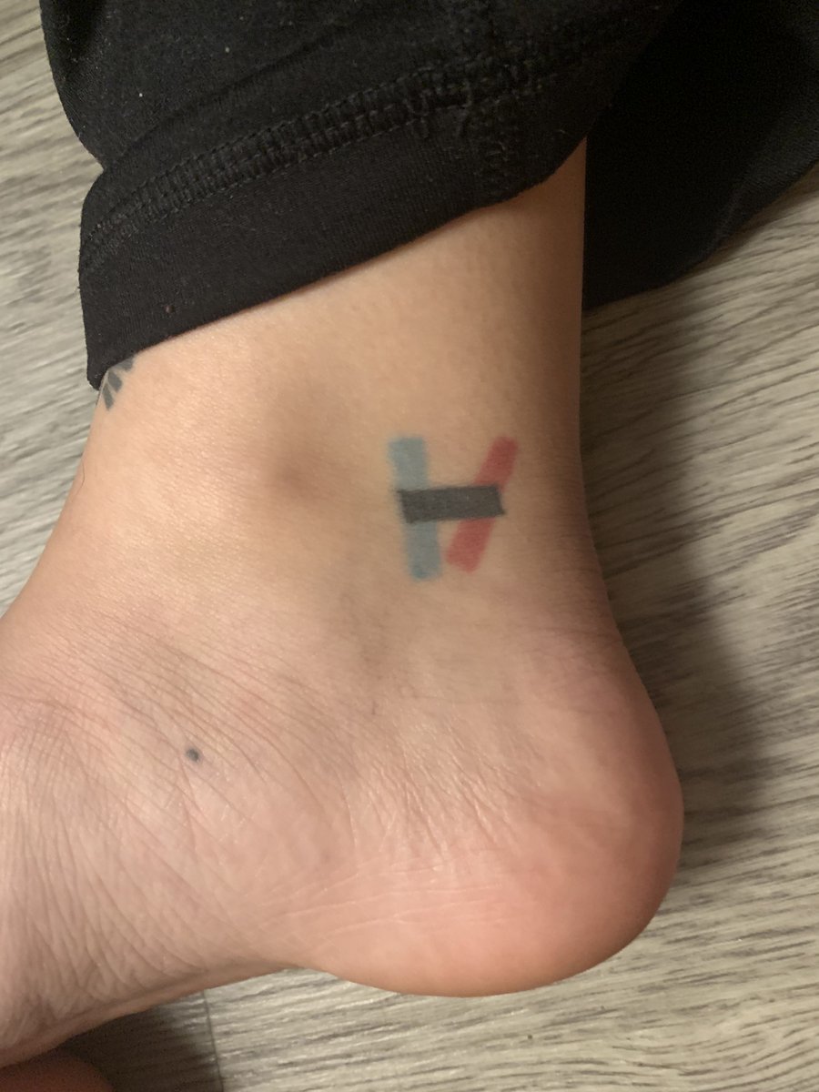 6. april 2014yeah yeah yeah i was a super mega into twenty one pilots roast me omfg i did get this a week before i met them so i got to show them so that's pretty neat. also a future cover up if i can figure out what will fit in that really narrow placement