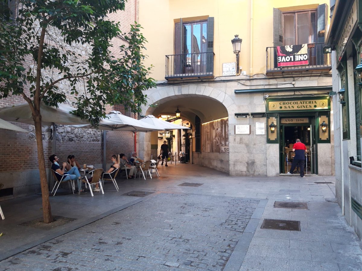 ChocoSanGines's tweet photo. Así hemos vivido nuestro primer día de la fase 1. ¡Gracias a todas las personas que nos habéis acompañado en nuestra terraza!
Madrid hoy, con vuestras sonrisas, era un poco más bonita 💚
#sangines
#desescalandomadrid
#chocolateriasangines
#chocolate
#soydechurros
#soydeporras https://t.co/LXq1Zu7G9i