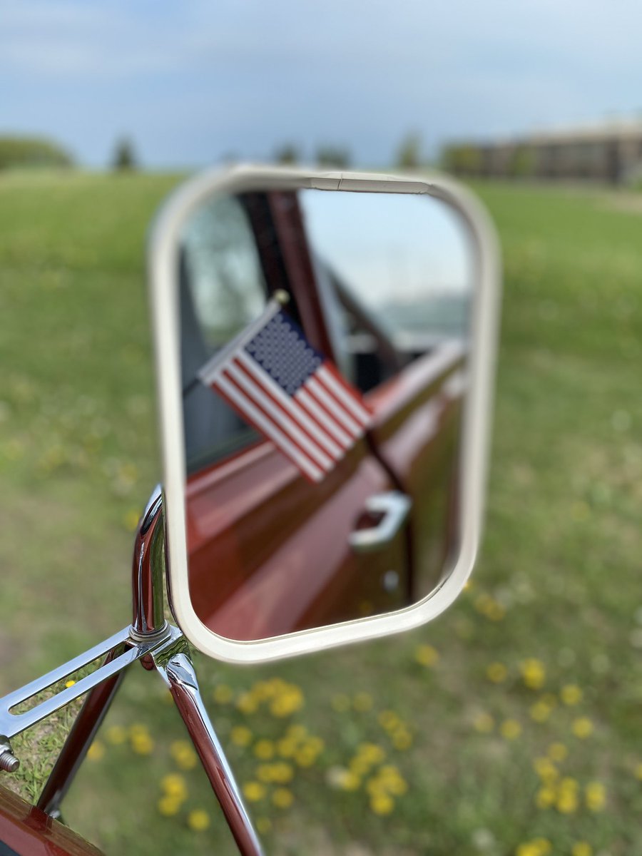 barb_battin's tweet photo. #memorialdayparade🇺🇸 #2020style #socialdistancing #72Chevy #marcuswhitman @MWCSDTweets #meandWilson #thankyouforyourservice🇺🇸 https://t.co/KcplxVU6yQ