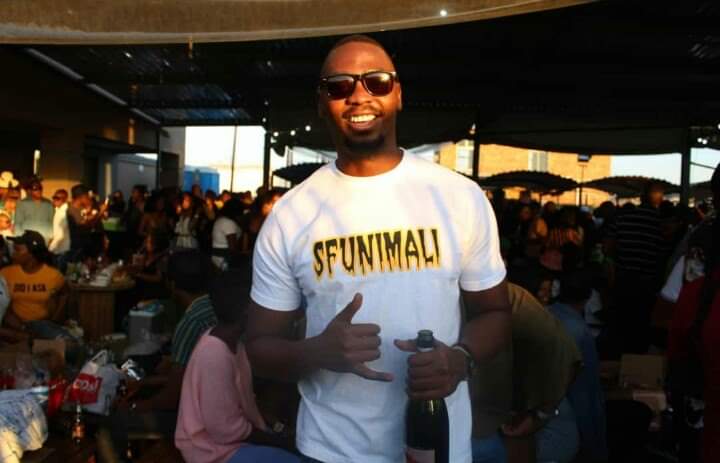 nkulushaba's tweet photo. I am selling #Sfunimali t-shirt R150 
We deliver nation wide From R60

A retweet is all I'm asking for 🙏🏿 https://t.co/PCoMnLh9yO
