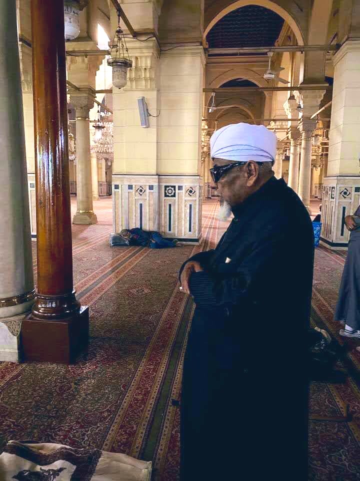 " تتابعُ الأخيارُ نحوَ الآخرةْ
في رِحلةٍ جَبريةٍ متواترةْ

يخلو الزمان عن الرجالِ كمثلِ ما
تخلو الرياض عن الزهورِ الناضرةْ

أوّاهُ.. يَفنى الصالحونَ وما لنا
مِن مثلهم غير النفوسِ الحائرةْ! ".

رحمهم الله وأخلفهم بالخلف الصالح.. آمين.