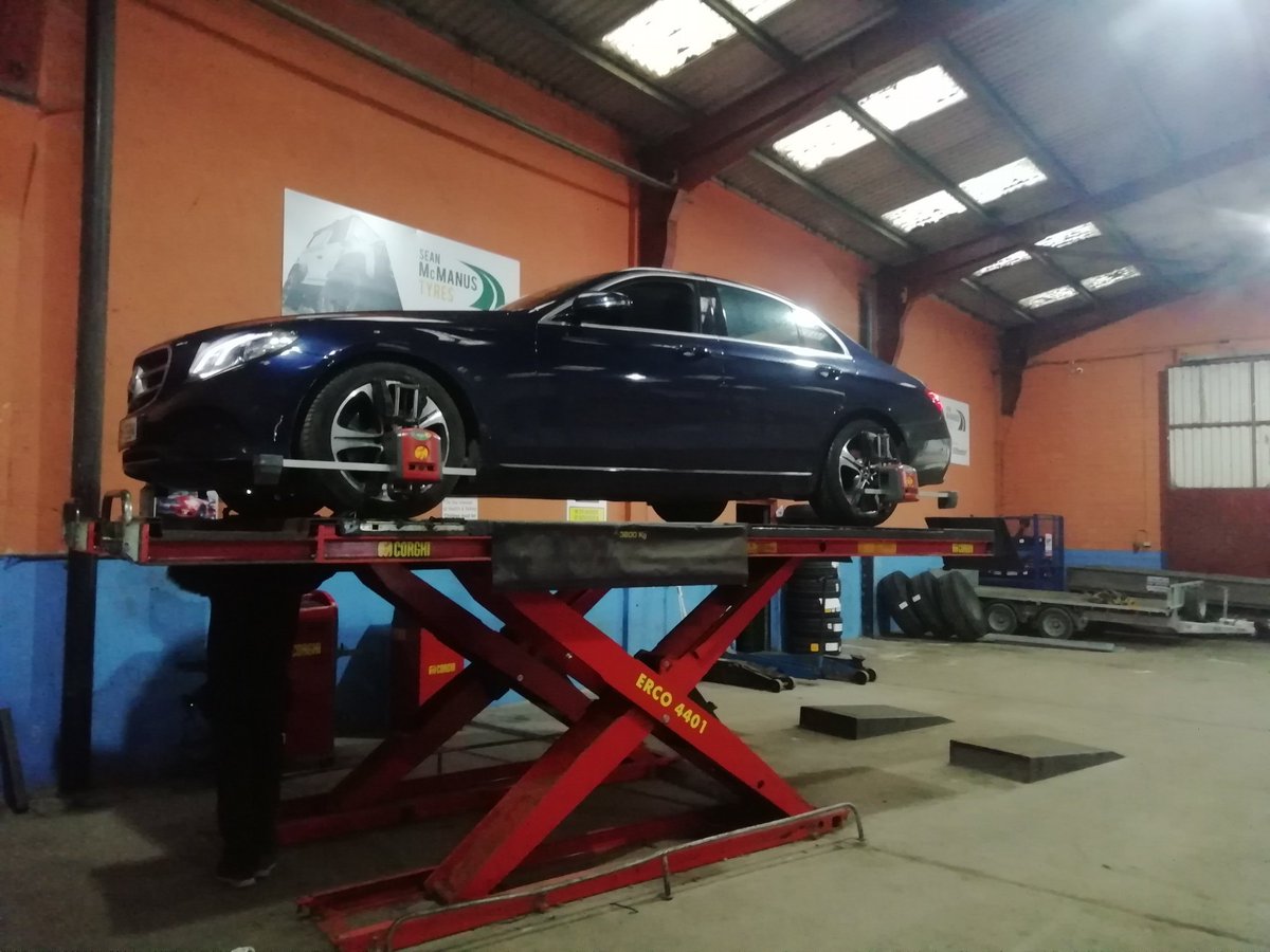 elite_wheel's tweet photo. #TyreRotation can only be done on cars that come with four tyres that are the same size. Some modern cars are equipped with bigger #alloys and #tyres on the rear of the car for better handling. https://t.co/NxYhpXKLwB