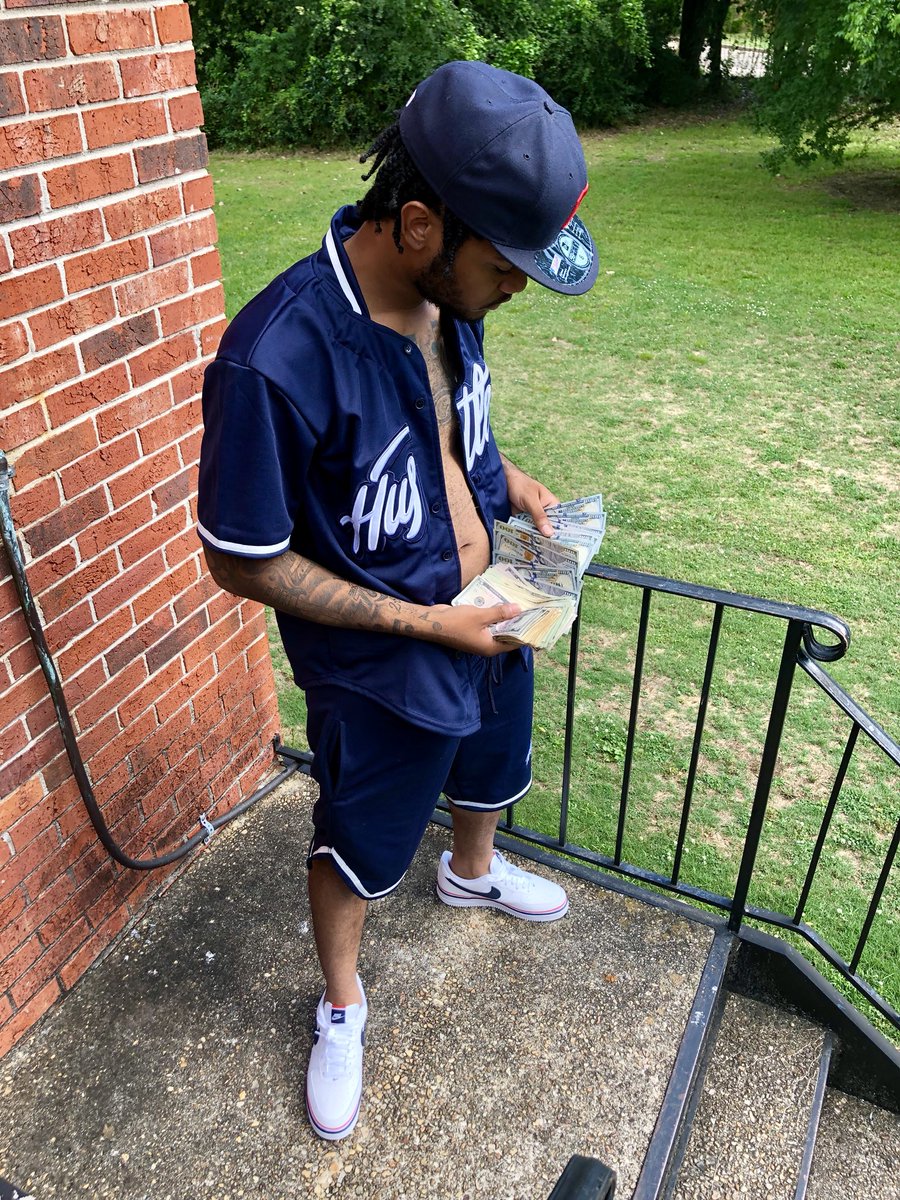 MjayDaGr8's tweet photo. &amp; im up them niggas hate that #DaGr8™️ 🎱🔙 https://t.co/LWD5u3TNSZ