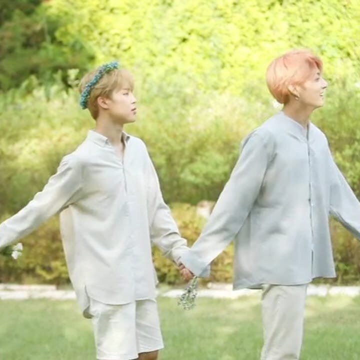 Jimin and Jungkook (Jikook) holding hands precious thread... ♡