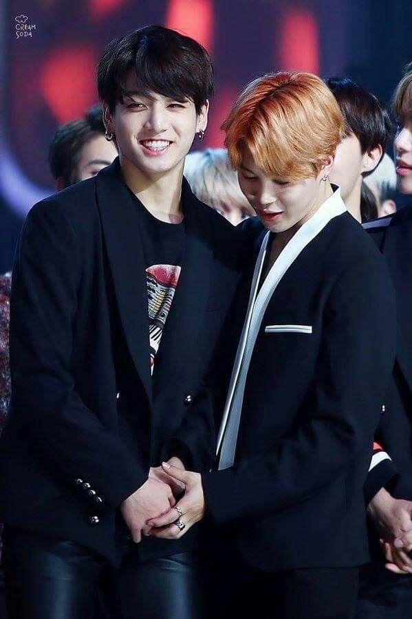 Jimin and Jungkook (Jikook) holding hands precious thread... ♡