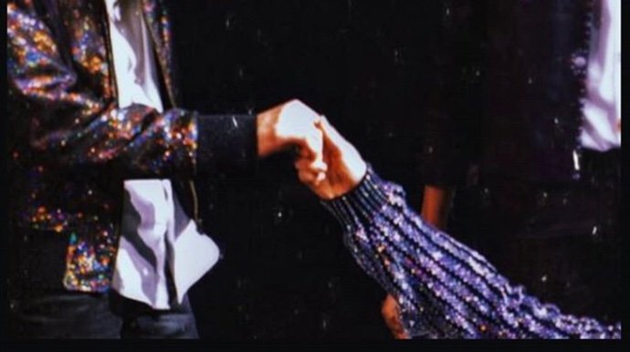 Jimin and Jungkook (Jikook) holding hands precious thread... ♡