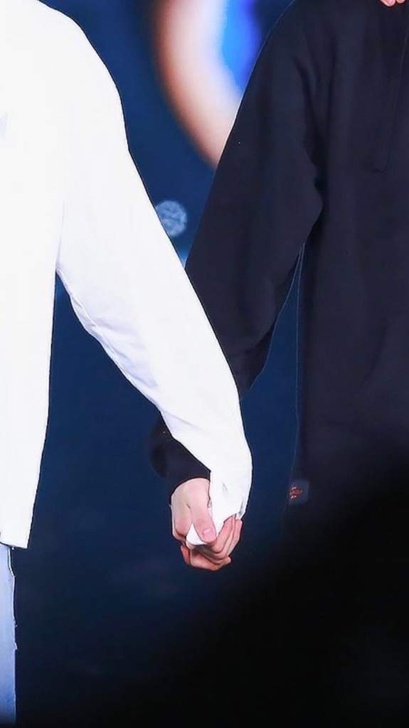 Jimin and Jungkook (Jikook) holding hands precious thread... ♡