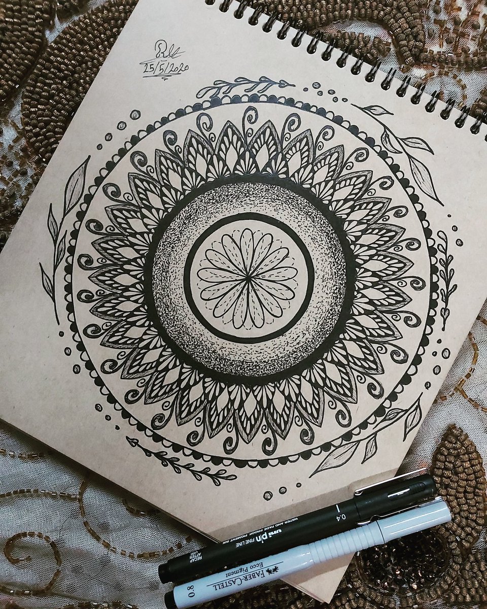 Reem_Mahmoud_59's tweet photo. I'm back again ❤❤👀
اخيرا خلصت 🤦‍♀️😂💕
بشتغل فيها من ٦ الصبح 😌 النتيجة مرضيه الحمدلله 💕💕🙏
Hope you like it 🙏👀❤
Sketchbook from : @bzoor.nb
#mandala #mandalaartist #mandalasketch #mandalaart #mandalatattoo #mandalas #zentangle #zentangleart #art #artista #artwork #Artist https://t.co/eZv5x7n8SW