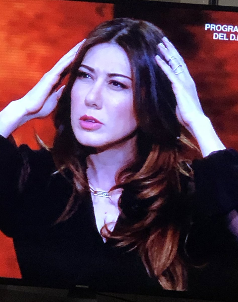 Sei un meme vivente 
<a href="/VirgiRaffaele/">Virginia Raffaele</a> 
#facciamocheioerounaltravolta 💘