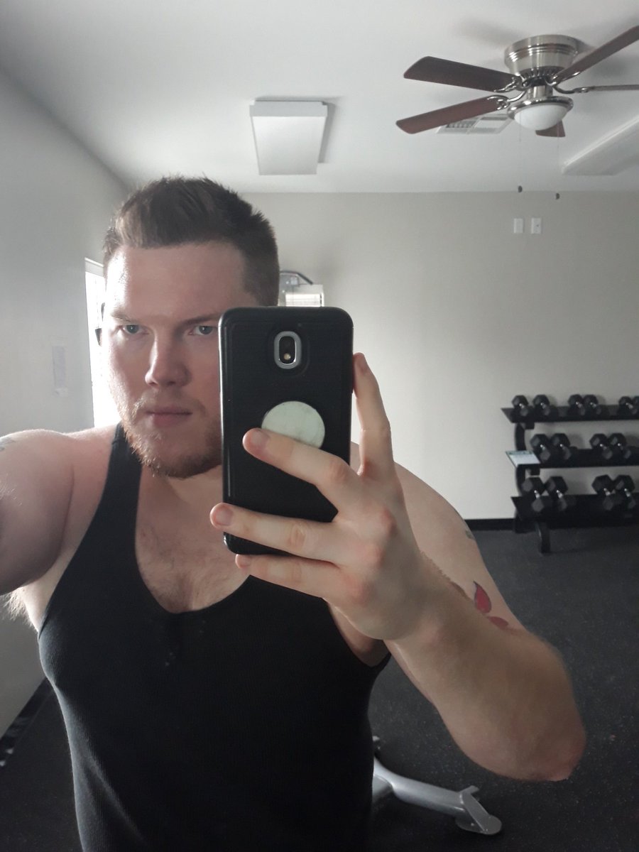 3rdstreet2's tweet photo. Hate mondays but its training #MondayMotivation #MondayMood #MondayVibes #mondaythoughts #youtube #youtuber #Sub4Sub #Subscribe #Sub2Sub #gym #training #train #wolf #alpha #alphasaiyan #fighter #grind #hustle #MemorialDay2020 https://t.co/1bsqh3BgTp