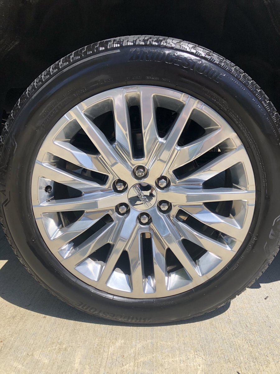 SopkoFrankie's tweet photo. Sign up to get your car detailed through our website https://t.co/uf6F3FKly7 to get $20 off!! Offer ends May 31st, don’t miss out! https://t.co/BWm8DYDi13