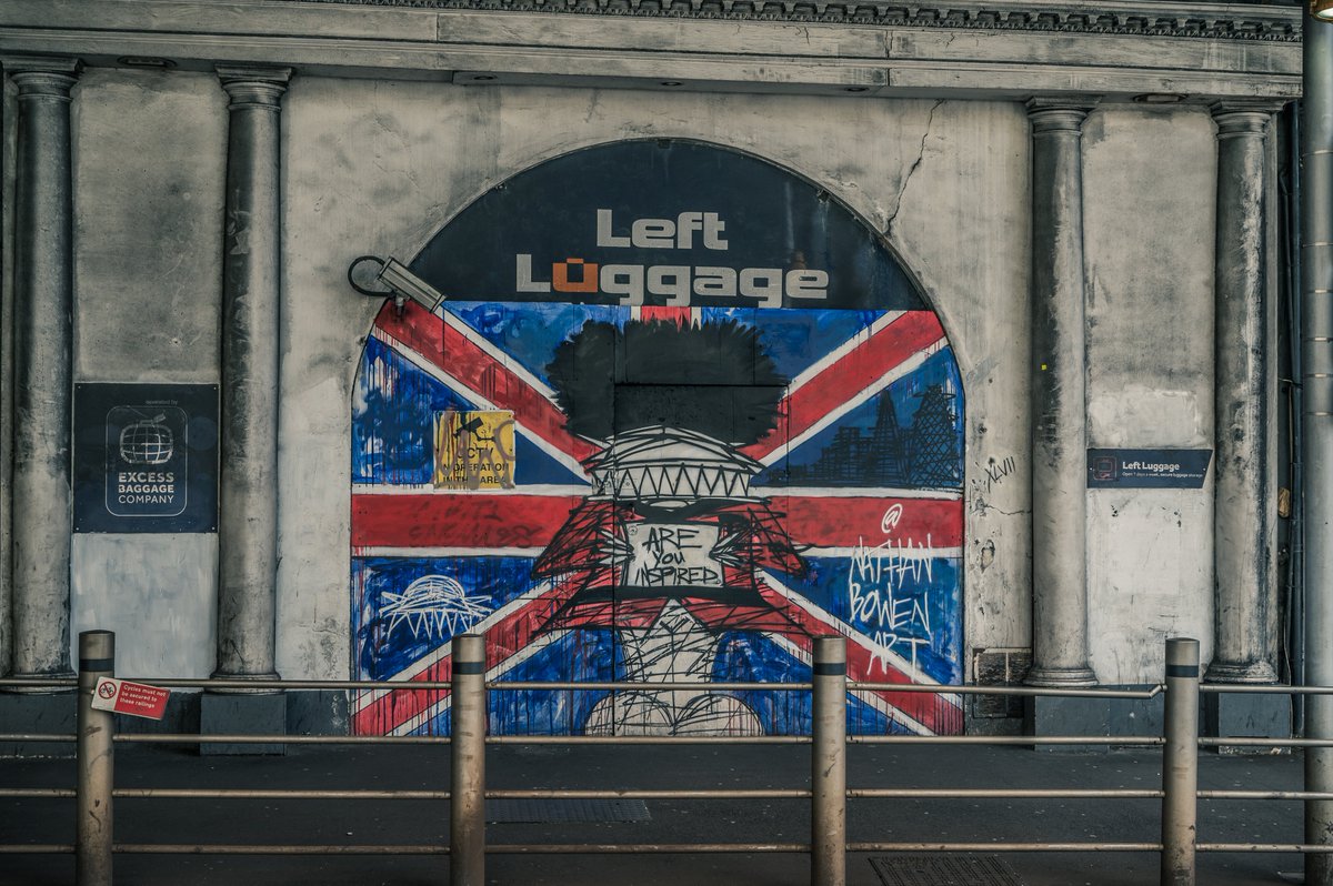 [THREAD]  #PictureOfTheDay 25th May 2020: Left Luggage https://sw1a0aa.pics/2020/05/25/left-luggage/